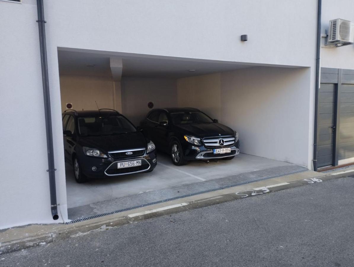 Enjoy Pula - New Apt With Terrace And Free Parking Garage Εξωτερικό φωτογραφία