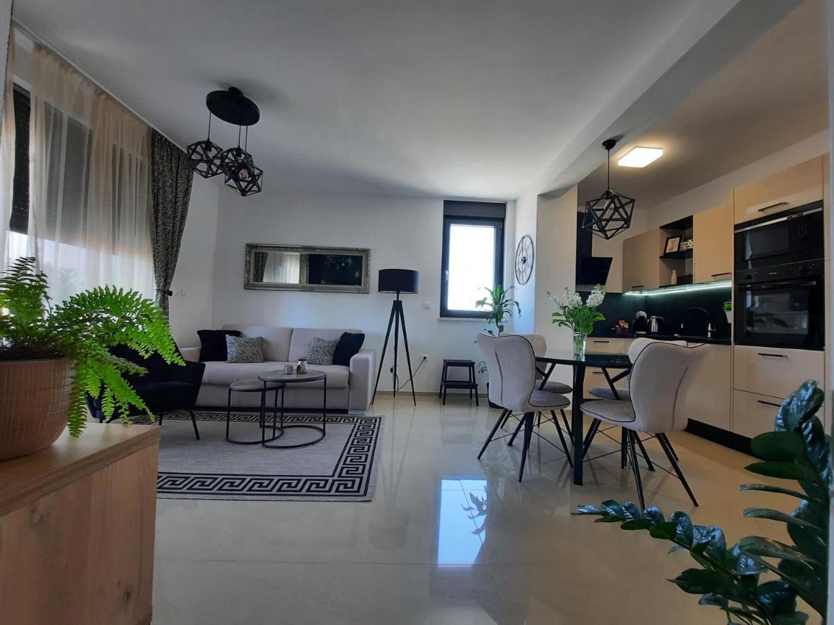 Enjoy Pula - New Apt With Terrace And Free Parking Garage Εξωτερικό φωτογραφία