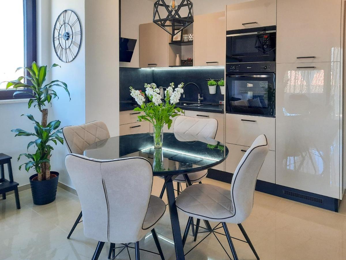 Enjoy Pula - New Apt With Terrace And Free Parking Garage Εξωτερικό φωτογραφία