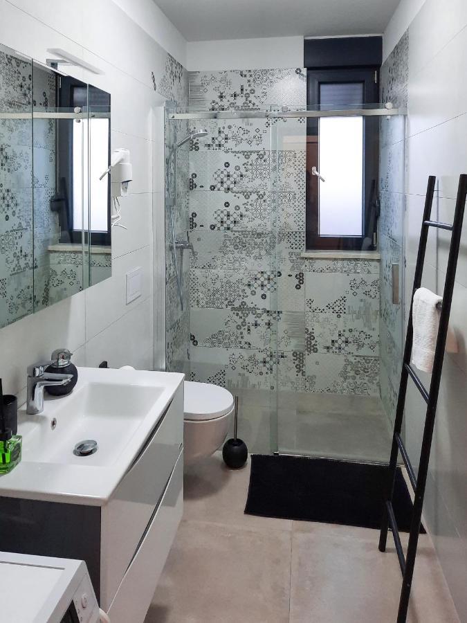 Enjoy Pula - New Apt With Terrace And Free Parking Garage Εξωτερικό φωτογραφία